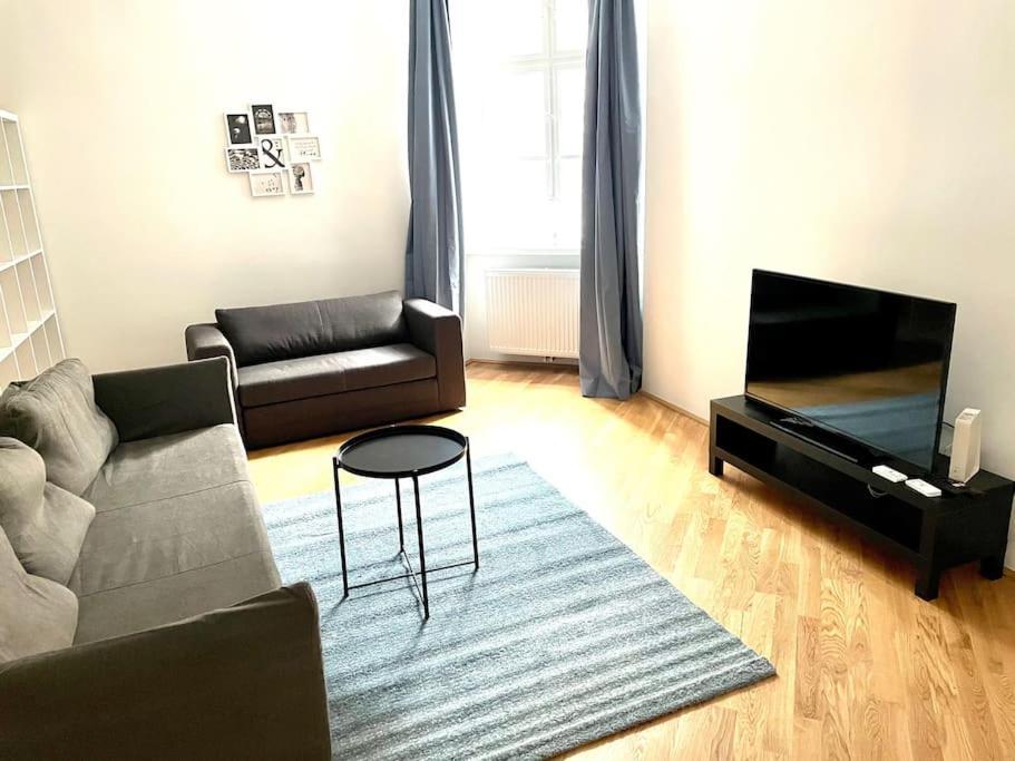 Brand New & Spacious Apartment In The City Centre Виена Екстериор снимка